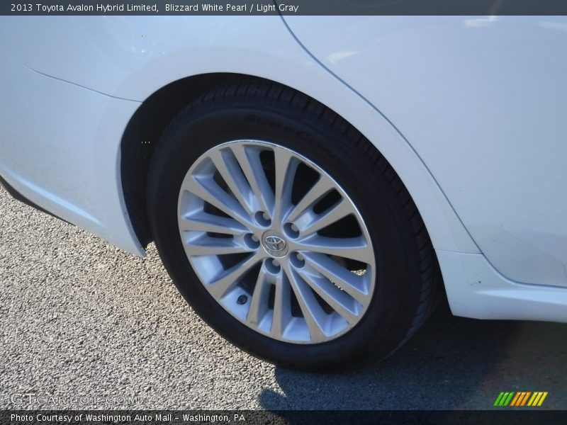 Blizzard White Pearl / Light Gray 2013 Toyota Avalon Hybrid Limited