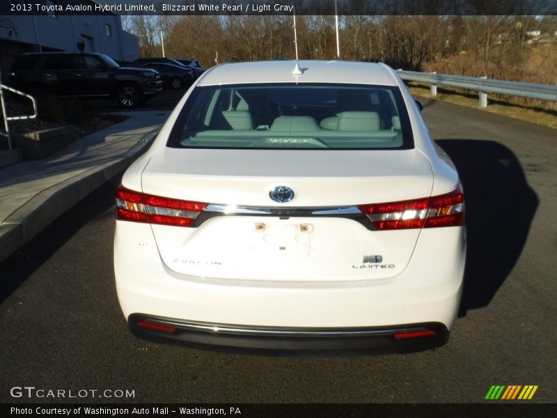 Blizzard White Pearl / Light Gray 2013 Toyota Avalon Hybrid Limited