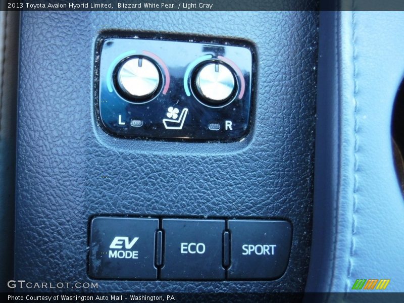 Blizzard White Pearl / Light Gray 2013 Toyota Avalon Hybrid Limited