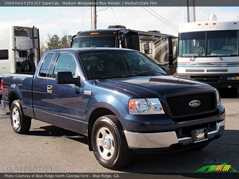 Medium Wedgewood Blue Metallic / Medium/Dark Flint 2004 Ford F150 XLT SuperCab