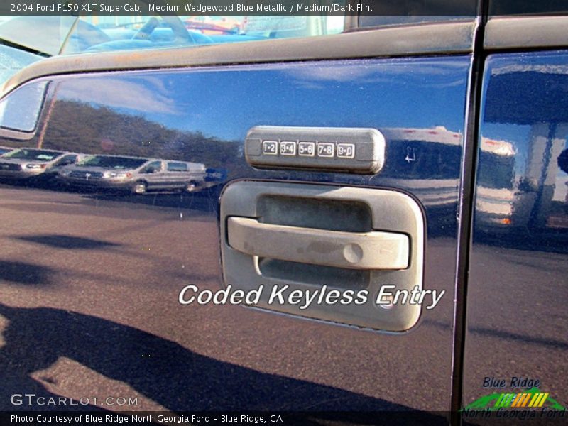 Medium Wedgewood Blue Metallic / Medium/Dark Flint 2004 Ford F150 XLT SuperCab