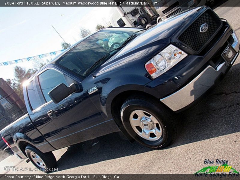 Medium Wedgewood Blue Metallic / Medium/Dark Flint 2004 Ford F150 XLT SuperCab