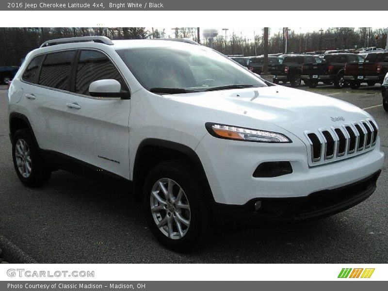 Bright White / Black 2016 Jeep Cherokee Latitude 4x4