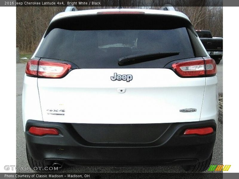Bright White / Black 2016 Jeep Cherokee Latitude 4x4