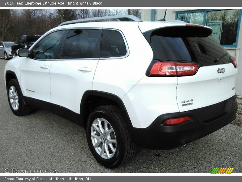 Bright White / Black 2016 Jeep Cherokee Latitude 4x4