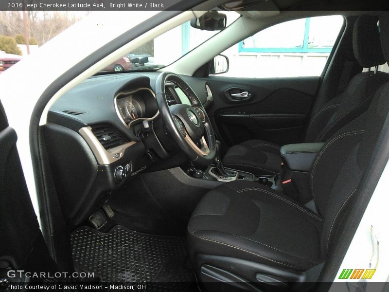 Bright White / Black 2016 Jeep Cherokee Latitude 4x4