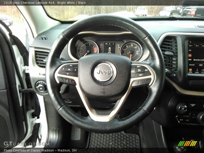 Bright White / Black 2016 Jeep Cherokee Latitude 4x4
