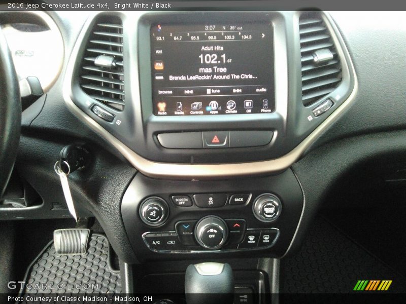 Bright White / Black 2016 Jeep Cherokee Latitude 4x4