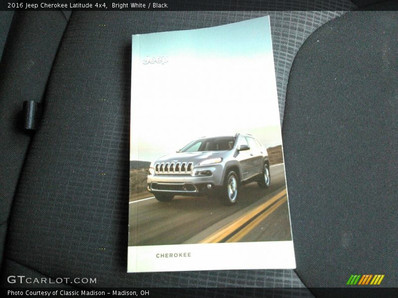 Bright White / Black 2016 Jeep Cherokee Latitude 4x4