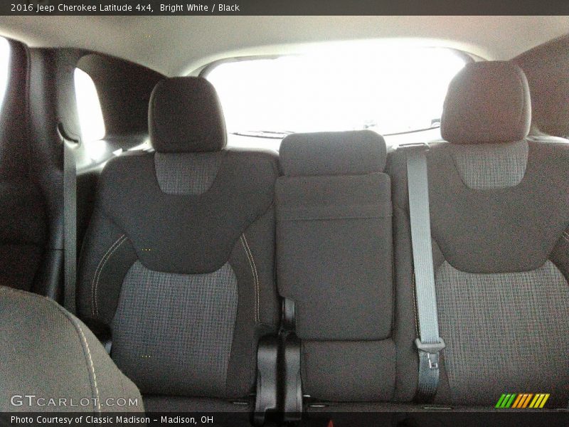Bright White / Black 2016 Jeep Cherokee Latitude 4x4