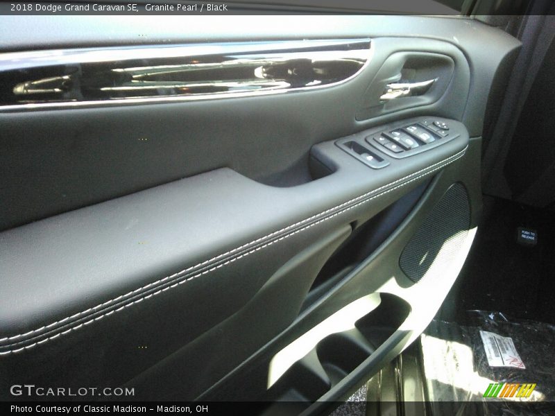 Granite Pearl / Black 2018 Dodge Grand Caravan SE
