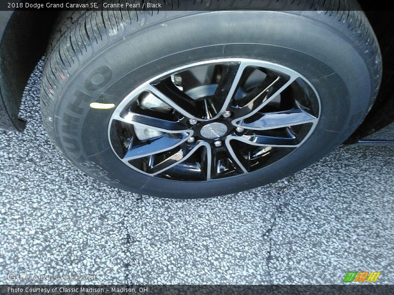 Granite Pearl / Black 2018 Dodge Grand Caravan SE