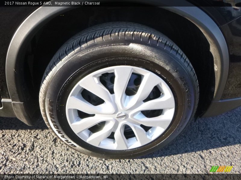 Magnetic Black / Charcoal 2017 Nissan Rogue S AWD