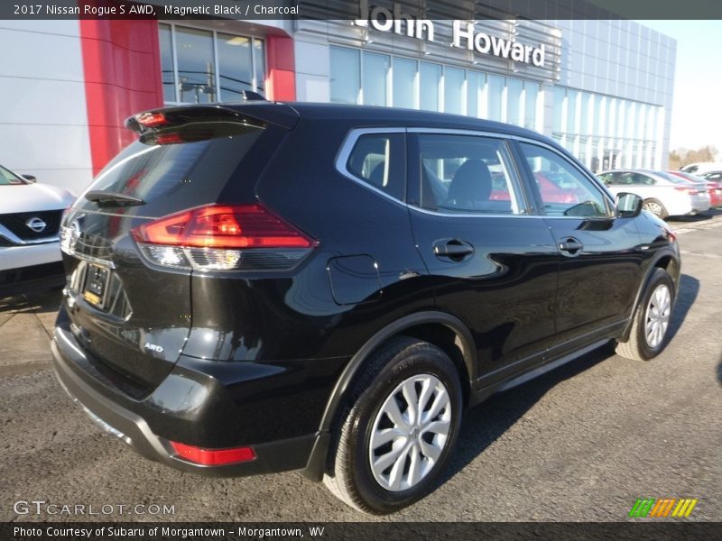 Magnetic Black / Charcoal 2017 Nissan Rogue S AWD