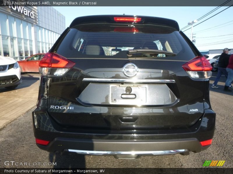Magnetic Black / Charcoal 2017 Nissan Rogue S AWD