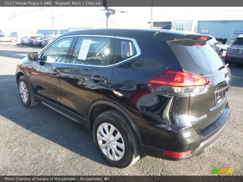 Magnetic Black / Charcoal 2017 Nissan Rogue S AWD