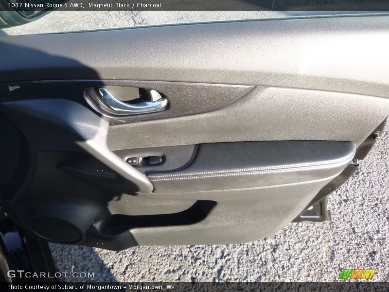 Magnetic Black / Charcoal 2017 Nissan Rogue S AWD