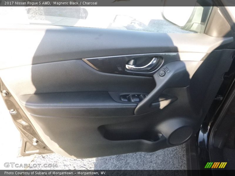 Magnetic Black / Charcoal 2017 Nissan Rogue S AWD