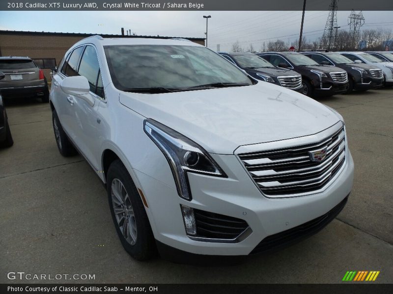 Crystal White Tricoat / Sahara Beige 2018 Cadillac XT5 Luxury AWD