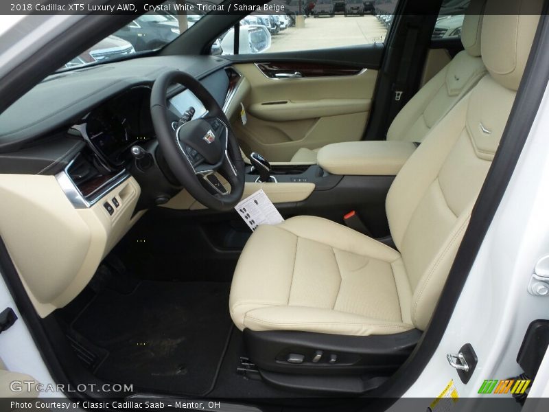 Crystal White Tricoat / Sahara Beige 2018 Cadillac XT5 Luxury AWD