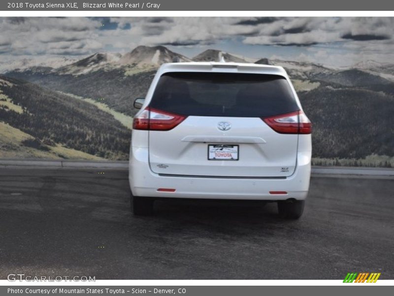 Blizzard White Pearl / Gray 2018 Toyota Sienna XLE