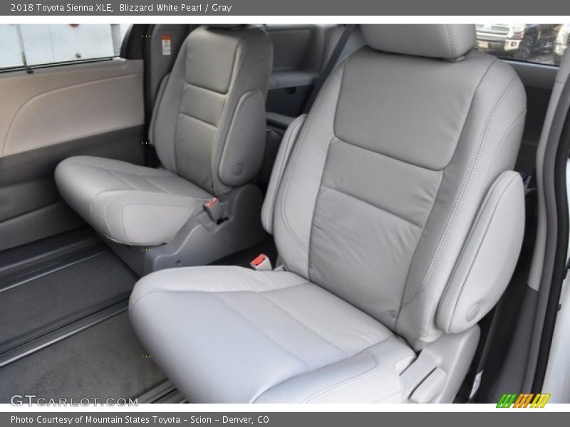Blizzard White Pearl / Gray 2018 Toyota Sienna XLE