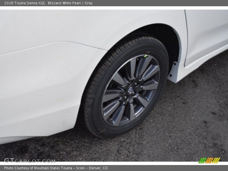 Blizzard White Pearl / Gray 2018 Toyota Sienna XLE