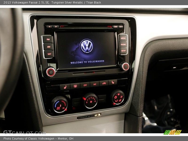 Tungsten Silver Metallic / Titan Black 2013 Volkswagen Passat 2.5L SE