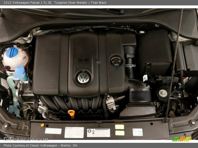 Tungsten Silver Metallic / Titan Black 2013 Volkswagen Passat 2.5L SE