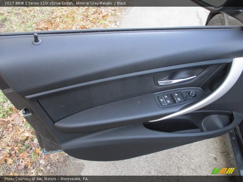 Mineral Grey Metallic / Black 2017 BMW 3 Series 320i xDrive Sedan