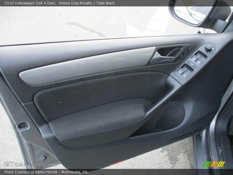 United Gray Metallic / Titan Black 2010 Volkswagen Golf 4 Door