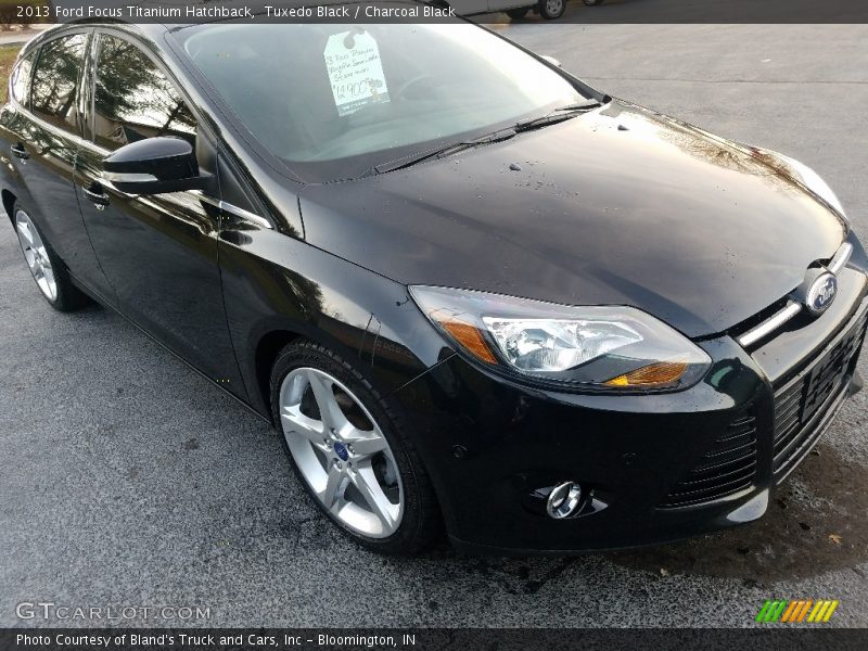 Tuxedo Black / Charcoal Black 2013 Ford Focus Titanium Hatchback