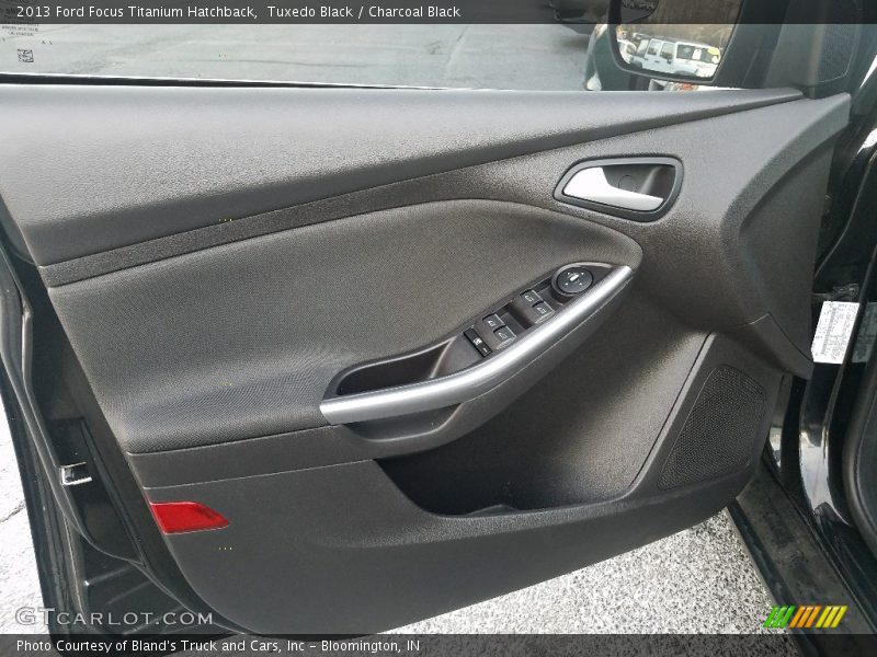 Tuxedo Black / Charcoal Black 2013 Ford Focus Titanium Hatchback