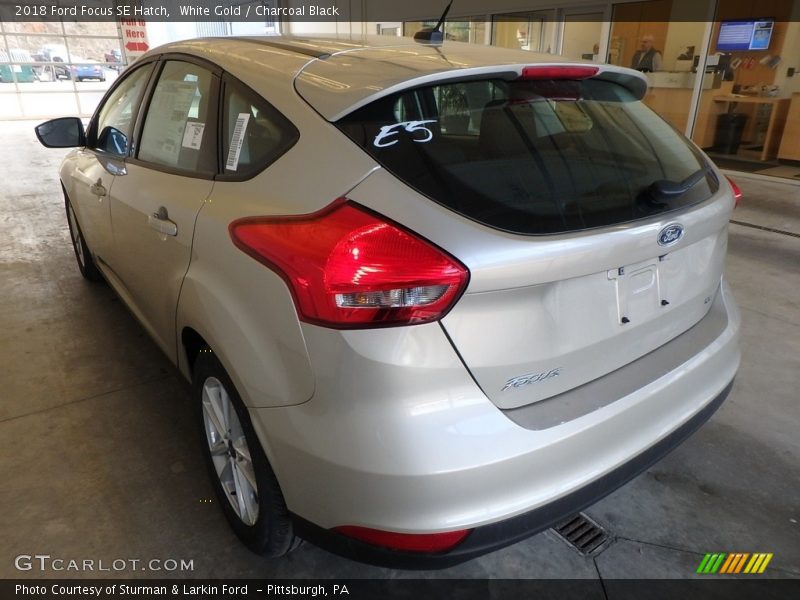 White Gold / Charcoal Black 2018 Ford Focus SE Hatch