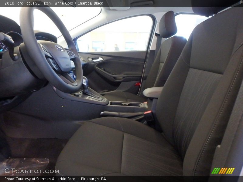 White Gold / Charcoal Black 2018 Ford Focus SE Hatch