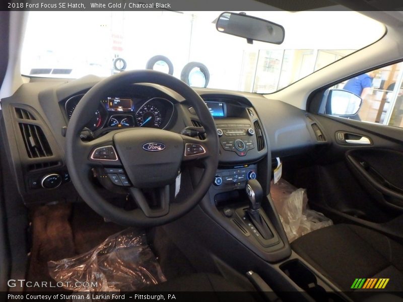 White Gold / Charcoal Black 2018 Ford Focus SE Hatch