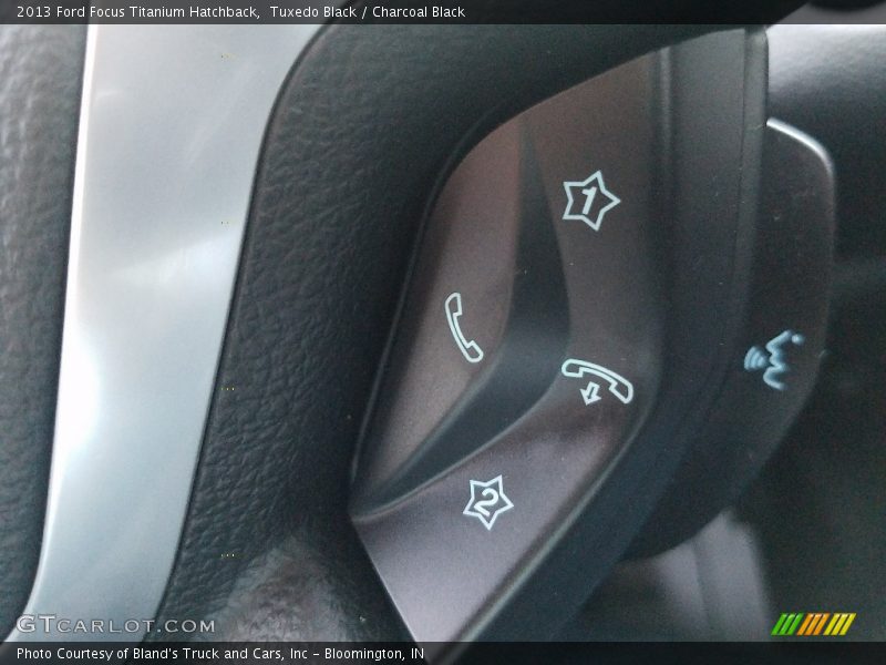 Tuxedo Black / Charcoal Black 2013 Ford Focus Titanium Hatchback