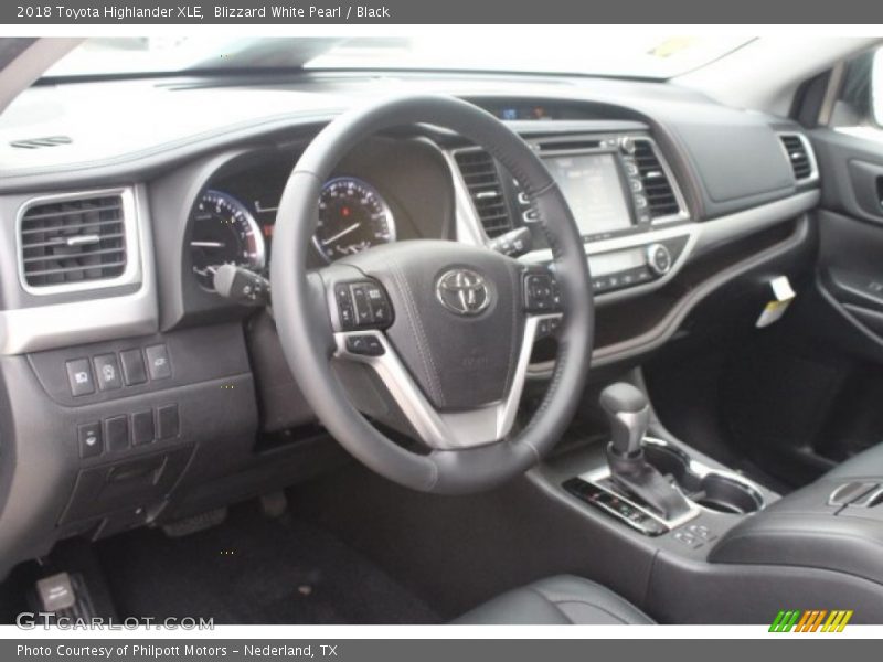 Blizzard White Pearl / Black 2018 Toyota Highlander XLE