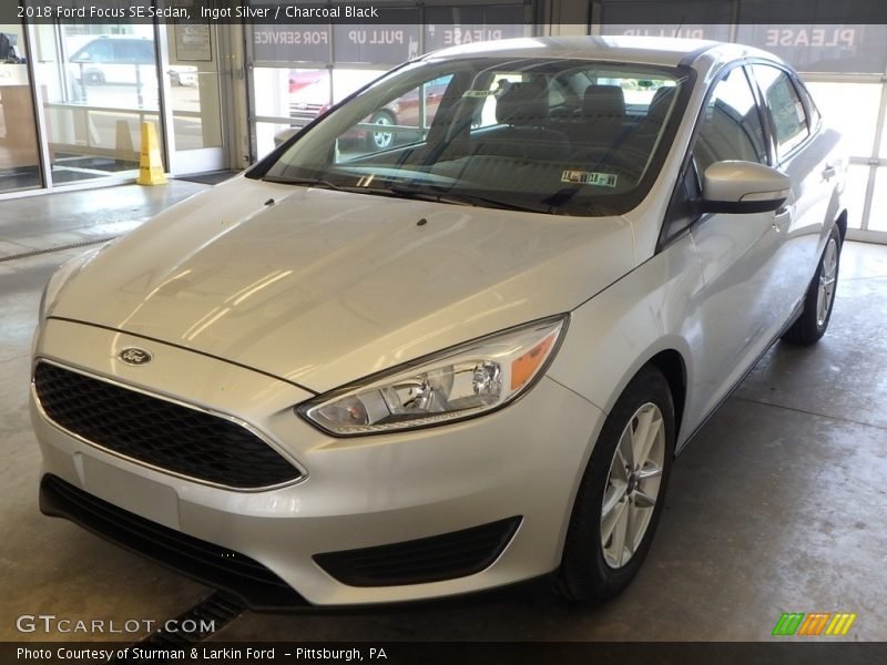 Ingot Silver / Charcoal Black 2018 Ford Focus SE Sedan