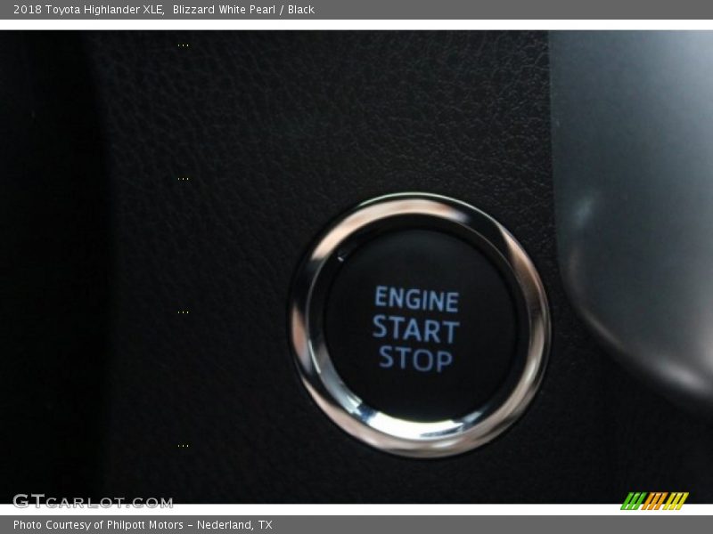 Blizzard White Pearl / Black 2018 Toyota Highlander XLE