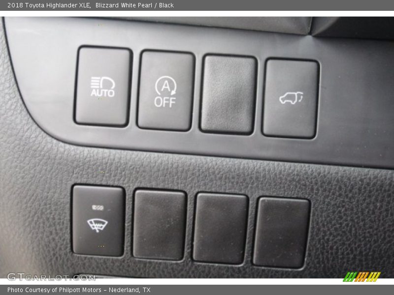 Blizzard White Pearl / Black 2018 Toyota Highlander XLE