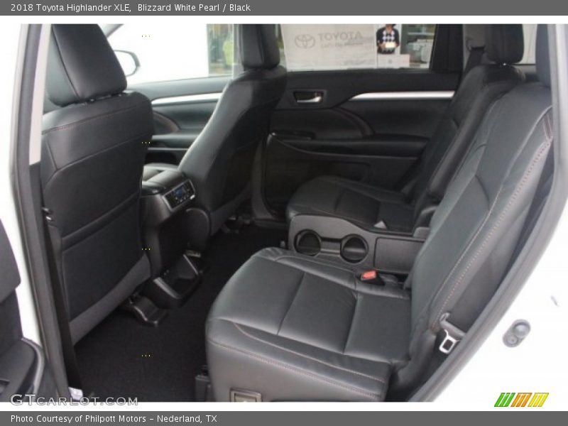 Blizzard White Pearl / Black 2018 Toyota Highlander XLE