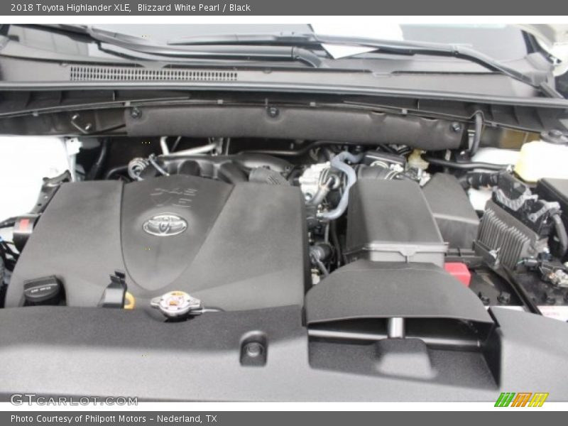 Blizzard White Pearl / Black 2018 Toyota Highlander XLE