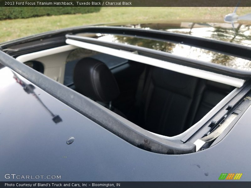 Tuxedo Black / Charcoal Black 2013 Ford Focus Titanium Hatchback