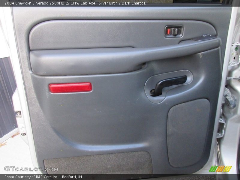 Silver Birch / Dark Charcoal 2004 Chevrolet Silverado 2500HD LS Crew Cab 4x4