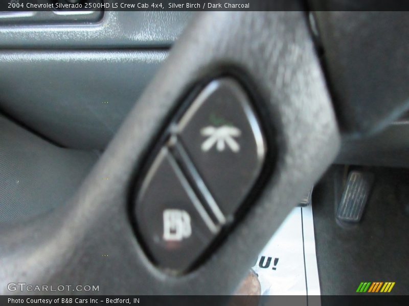 Silver Birch / Dark Charcoal 2004 Chevrolet Silverado 2500HD LS Crew Cab 4x4