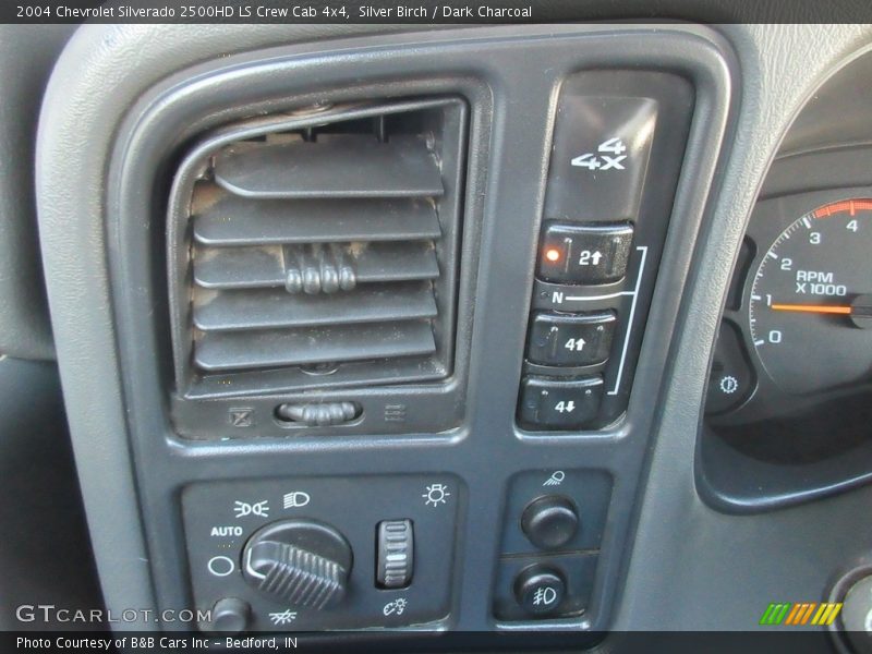 Silver Birch / Dark Charcoal 2004 Chevrolet Silverado 2500HD LS Crew Cab 4x4