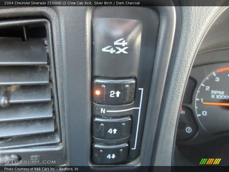 Silver Birch / Dark Charcoal 2004 Chevrolet Silverado 2500HD LS Crew Cab 4x4