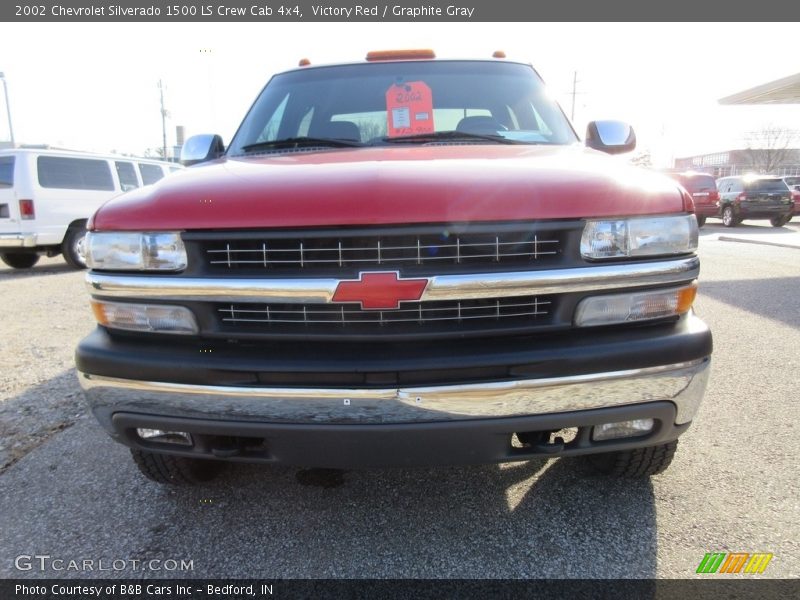 Victory Red / Graphite Gray 2002 Chevrolet Silverado 1500 LS Crew Cab 4x4