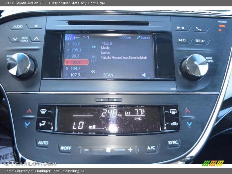 Classic Silver Metallic / Light Gray 2014 Toyota Avalon XLE